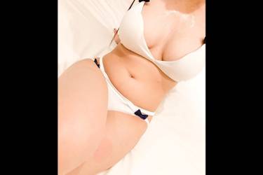 Gカップパイズリ　プールで見つけた白色水着の巨乳なあの子