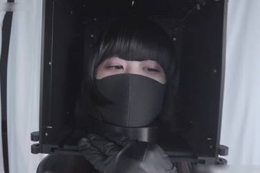 箱女への厳しいおしおき