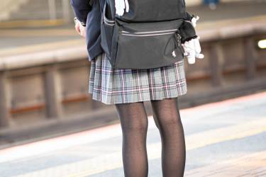 【再販】制服を着用し黒タイツおよび黒ストッキングを履いた女性限定写真集１１６枚収録